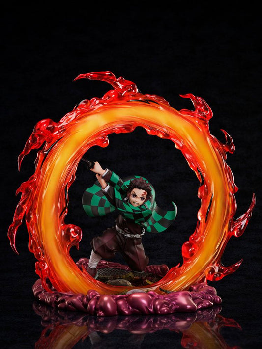 Demon Slayer: Kimetsu no Yaiba Estatua 1/8 Tanjiro Kamado 28 cm